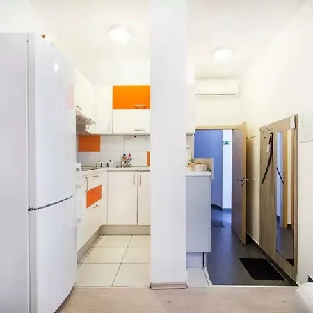 Apartma Fabrka