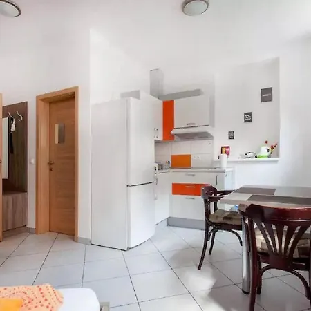 Fabrka Apartma *